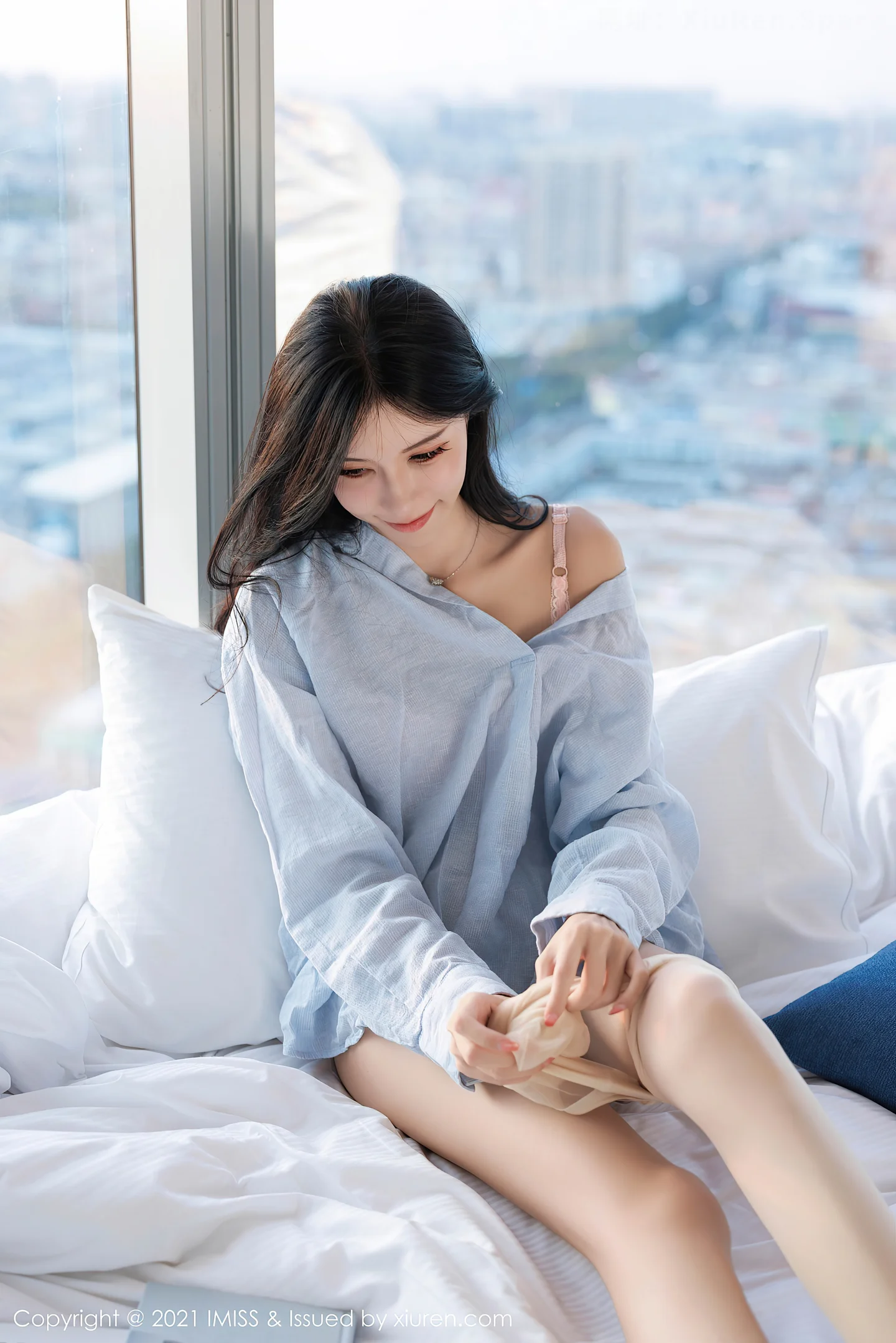 图片[5]-[IMISS爱蜜社]Vol.759 模特泥鳅鳅床上性感淡蓝T恤露粉色蕾丝内衣秀完美身材诱惑写真35P-秀人网官方网站